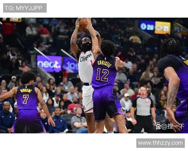 2017年湖人队与骑士队激战回顾：经典对决中的传奇瞬间与球星表现分析